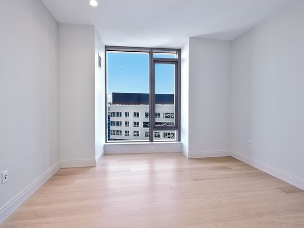 133 Seaport Blvd PH2A, Boston MA 02210