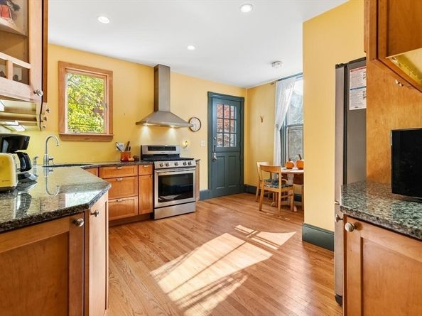 72 Cypress St 1, Brookline MA 02445