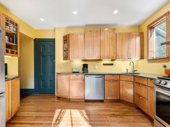 72 Cypress St 1, Brookline MA 02445