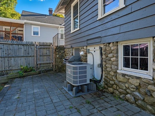 3 Jenkins St, Worcester MA 01602