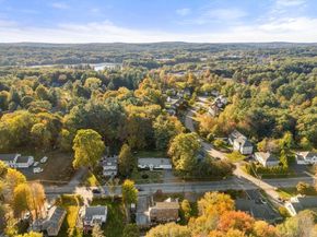 47 Chapel St, Holden MA 01520