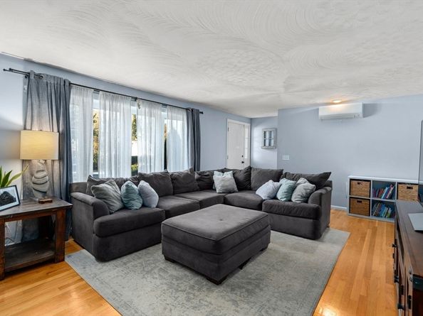 47 Chapel St, Holden MA 01520