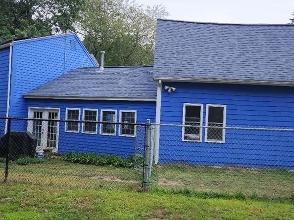 63 Cedarhill Rd, Holbrook MA 02343
