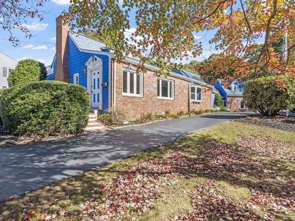 63 Cedarhill Rd, Holbrook MA 02343