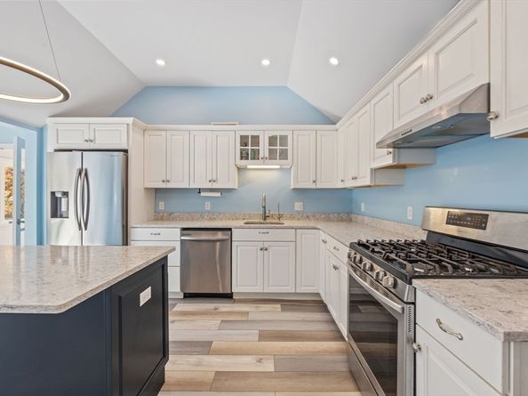 63 Cedarhill Rd, Holbrook MA 02343