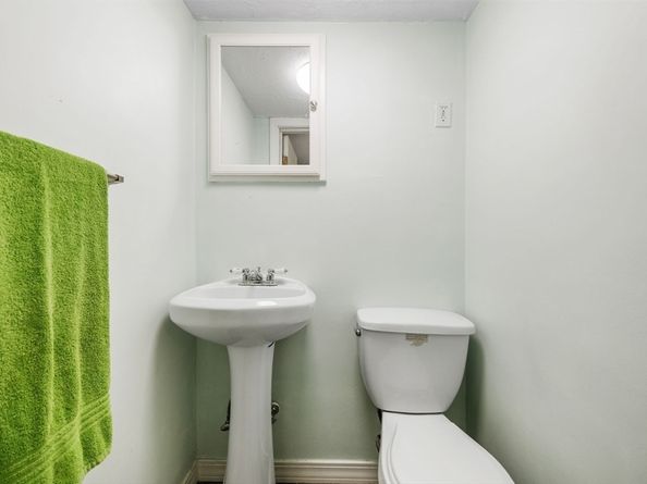 63 Cedarhill Rd, Holbrook MA 02343