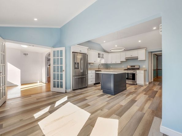63 Cedarhill Rd, Holbrook MA 02343