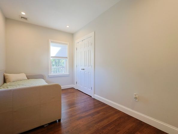 112 Roslindale Ave 2, Boston MA 02131