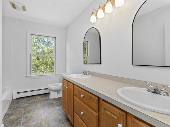 1 Settlers Dr, Lakeville MA 02347