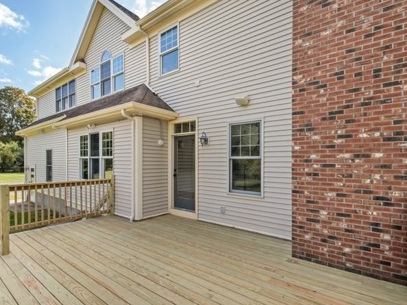 1 Settlers Dr, Lakeville MA 02347