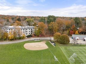 16 Stearns 301, Wellesley MA 02482