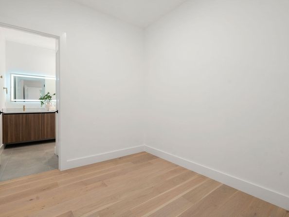 16 Stearns 301, Wellesley MA 02482