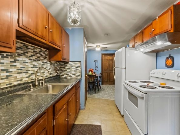 325 Ashland Avenue 2, Southbridge MA 01550