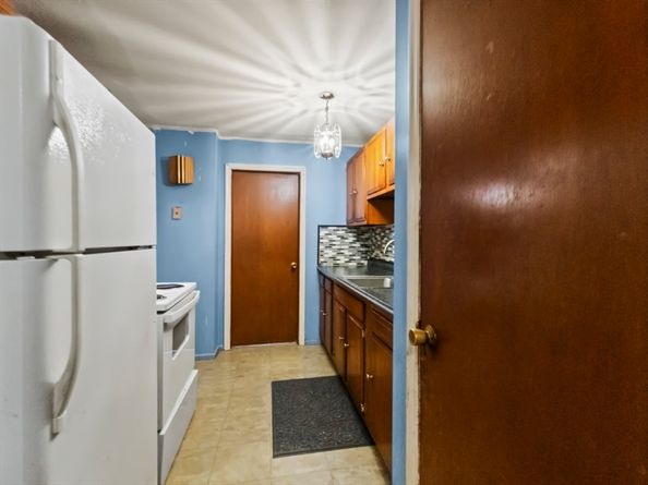 325 Ashland Avenue 2, Southbridge MA 01550