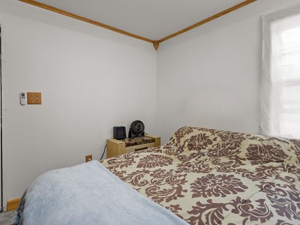 36 N Main St, Webster MA 01570