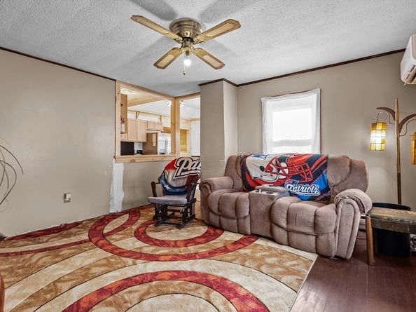 36 N Main St, Webster MA 01570