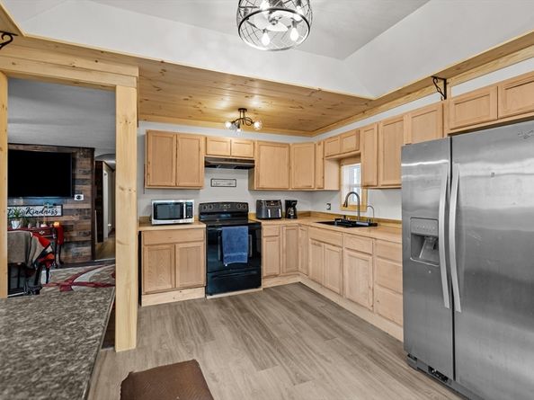 36 N Main St, Webster MA 01570