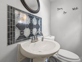 36 N Main St, Webster MA 01570