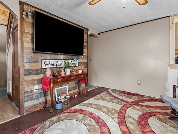 36 N Main St, Webster MA 01570