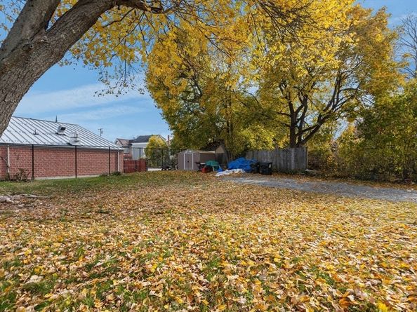 36 N Main St, Webster MA 01570