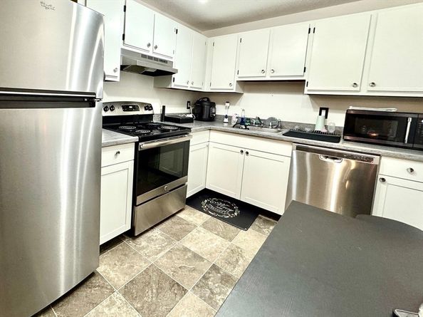 80 Stanton St 32, Worcester MA 01605