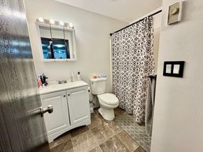 80 Stanton St 32, Worcester MA 01605