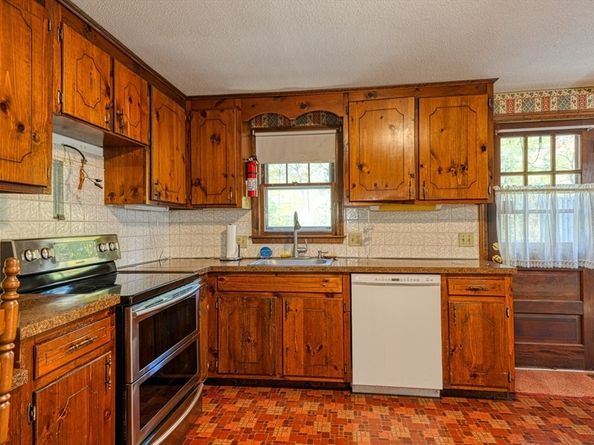 139 Davis St, Northborough MA 01532