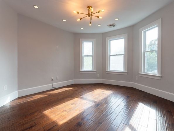 131 Erie St 3, Cambridge MA 02139