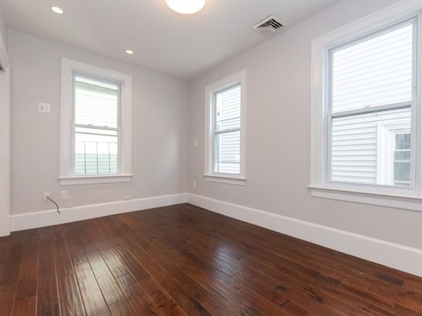 131 Erie St 3, Cambridge MA 02139
