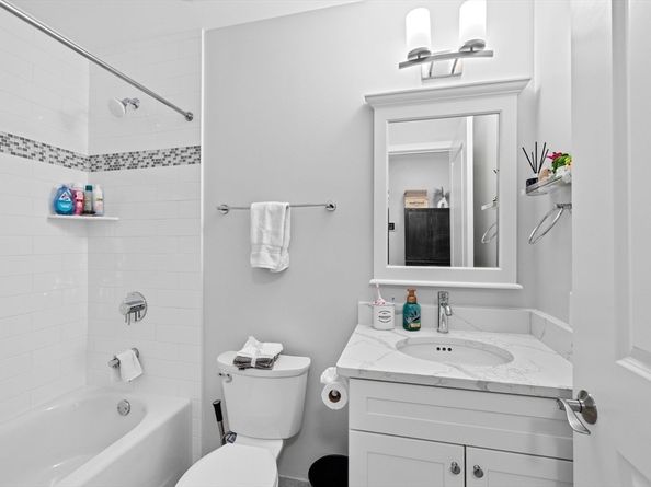 131 Eliot St 312, Milton MA 02186