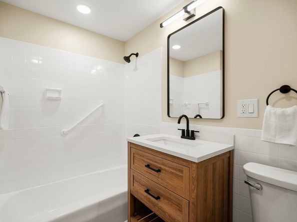 11 Royal Crest Dr 5, Randolph MA 02368