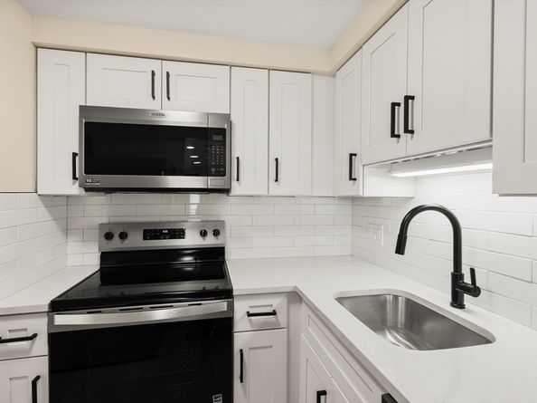 11 Royal Crest Dr 5, Randolph MA 02368