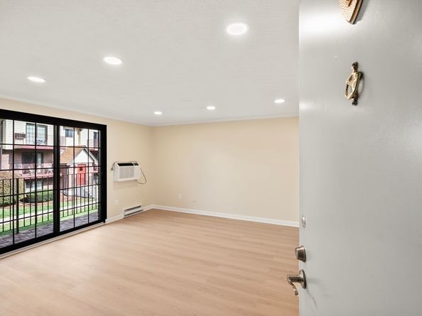 11 Royal Crest Dr 5, Randolph MA 02368