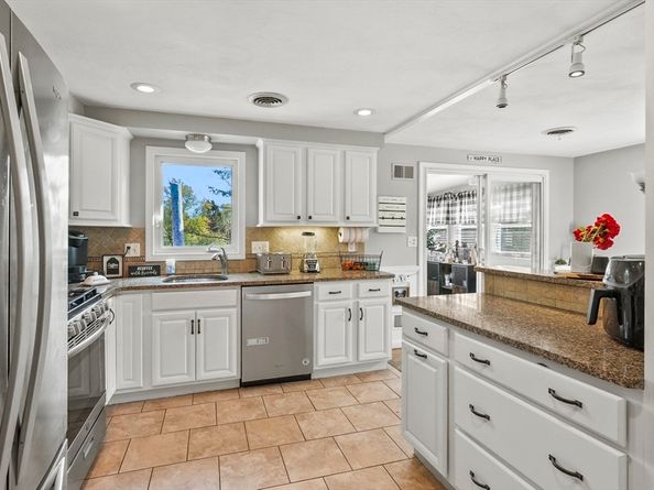 5 Hawthorne Circle, Northborough MA 01532