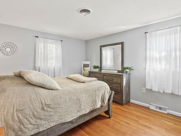 5 Hawthorne Circle, Northborough MA 01532
