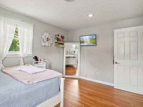 5 Hawthorne Circle, Northborough MA 01532