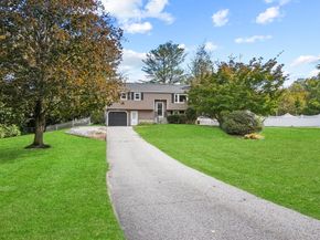 5 Hawthorne Circle, Northborough MA 01532