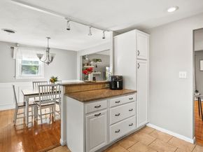 5 Hawthorne Circle, Northborough MA 01532
