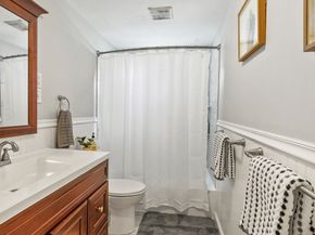 5 Hawthorne Circle, Northborough MA 01532