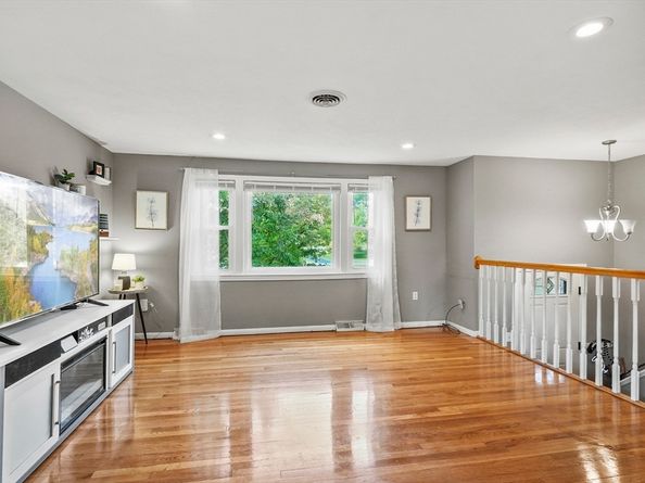 5 Hawthorne Circle, Northborough MA 01532