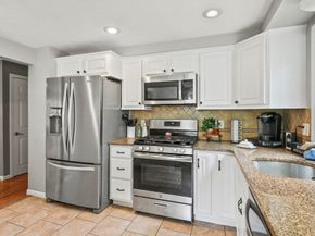 5 Hawthorne Circle, Northborough MA 01532