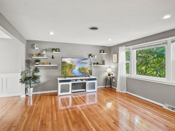 5 Hawthorne Circle, Northborough MA 01532