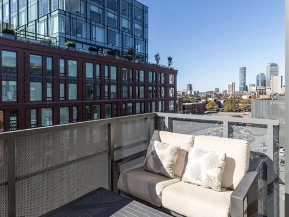 32 Traveler St PH8, Boston MA 02118