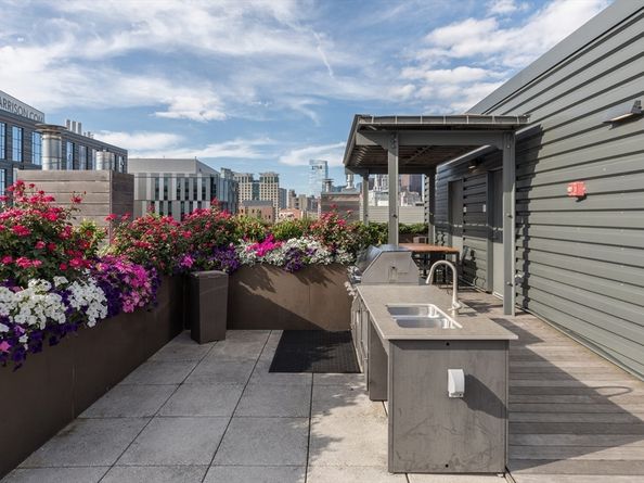 32 Traveler St PH8, Boston MA 02118