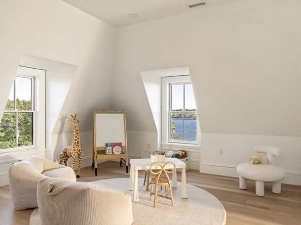 9 Little Nahant Rd, Nahant MA 01908