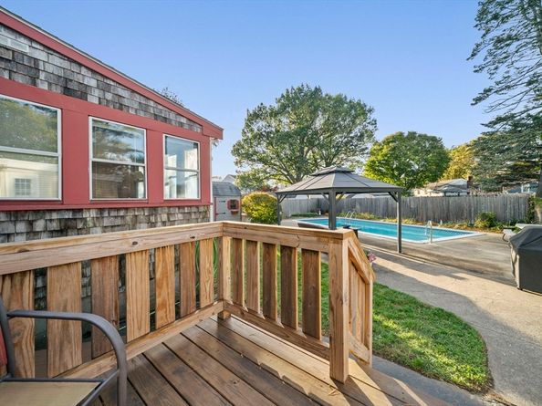 34 Bowes Ave, Quincy MA 02169
