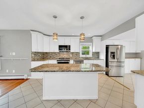 15 Sixth St, Leominster MA 01453