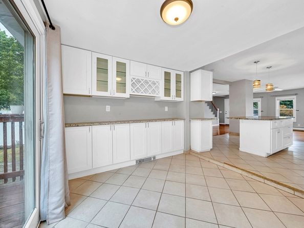 15 Sixth St, Leominster MA 01453