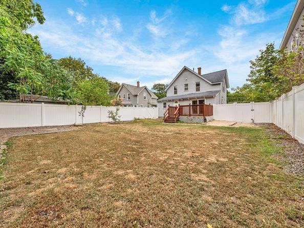 15 Sixth St, Leominster MA 01453