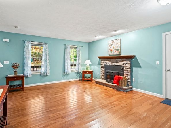 29 Shore Drive, Upton MA 01568